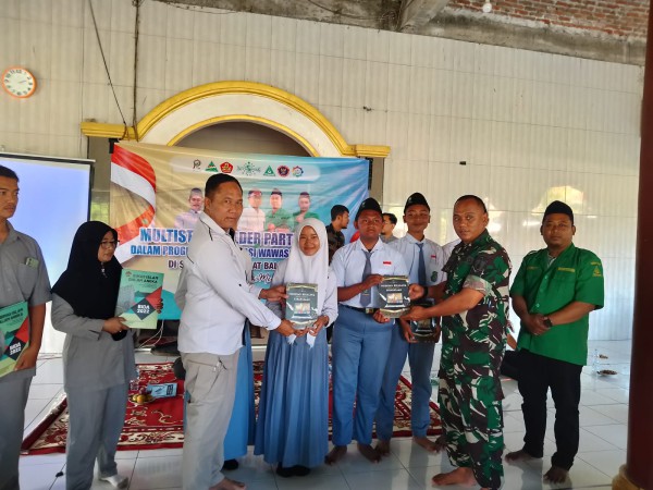 Momen Agustusan, Ansor Balongbendo dan BNPT Sidoarjo Syiar Wawasan Kebangsaan ke SMA Raden Rahmat